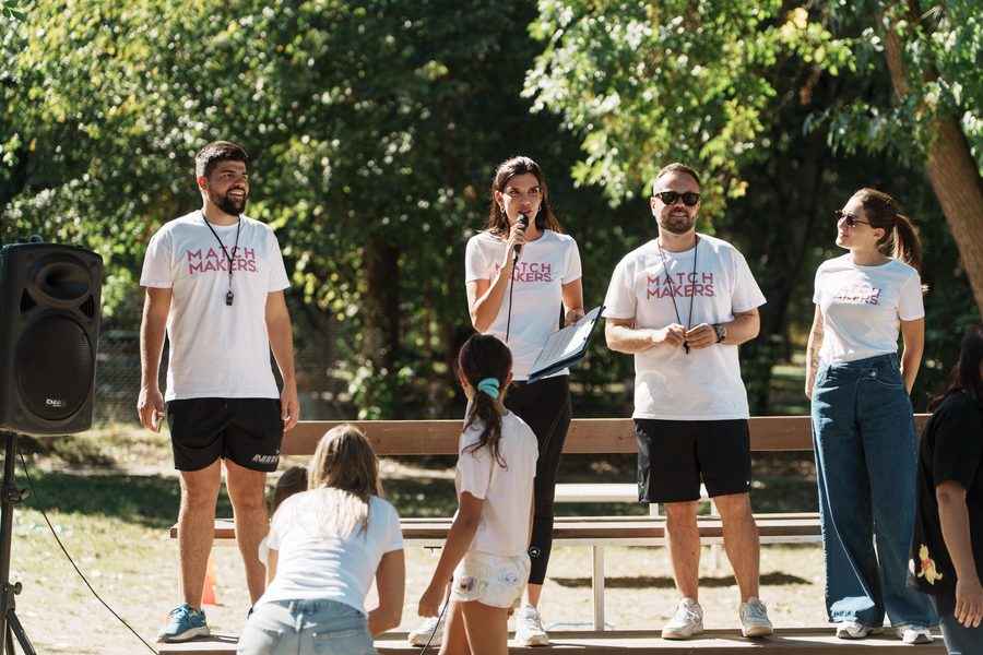 Tim Match Makers se obraća okupljenima